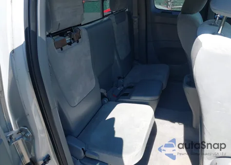 2010 Toyota Tacoma Base V6 z USA, uszkodzony, nr VIN 5TEUU4EN8AZ711013